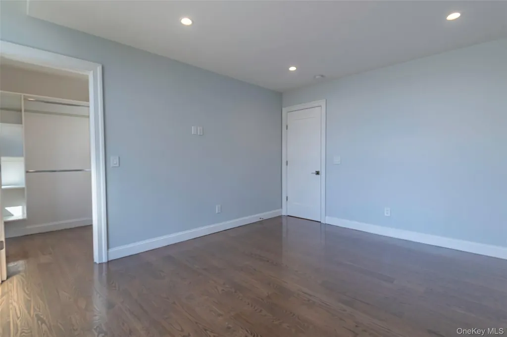 15 Grenfell Drive Great Neck NY 11020