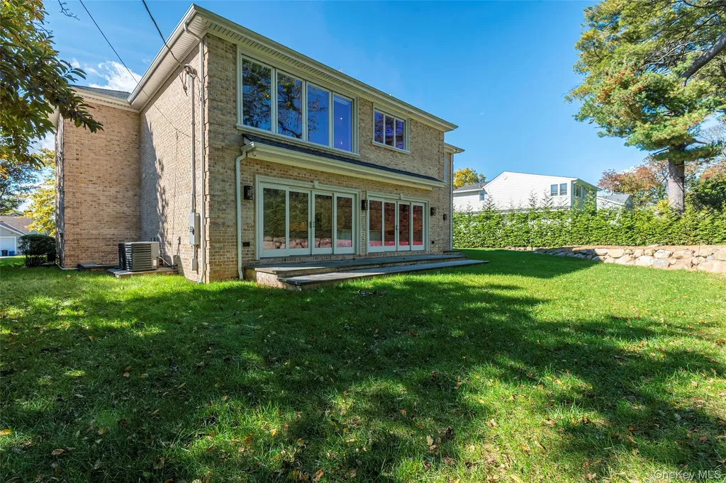 15 Grenfell Drive Great Neck NY 11020
