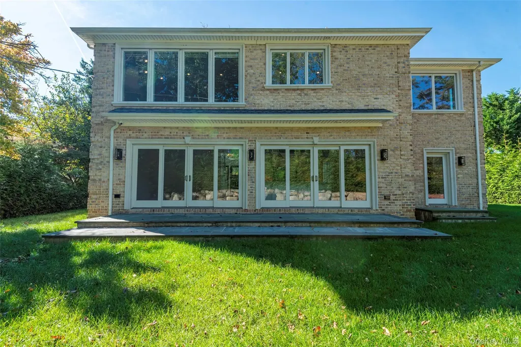 15 Grenfell Drive Great Neck NY 11020