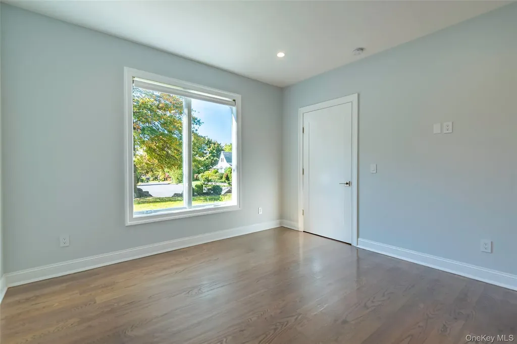 15 Grenfell Drive Great Neck NY 11020