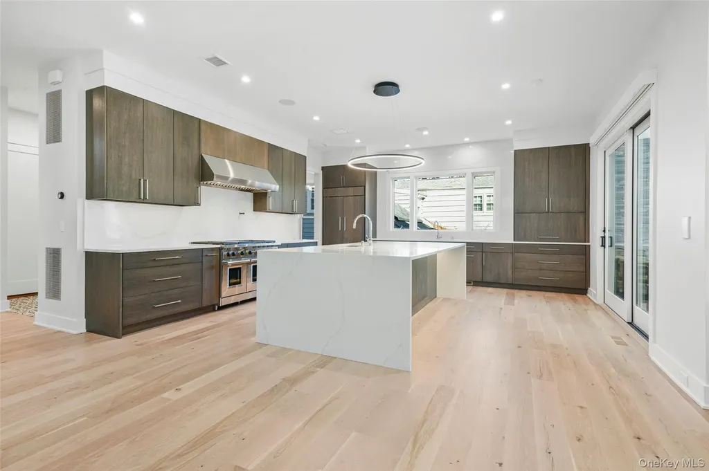 65 Myrtle Boulevard Larchmont NY 10538