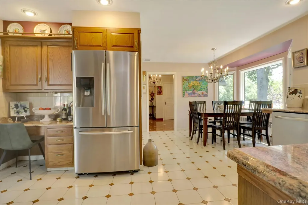 24 Rolling Hill Road Old Westbury NY 11568