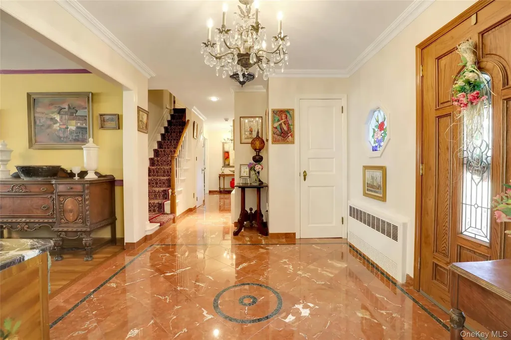 24 Rolling Hill Road Old Westbury NY 11568