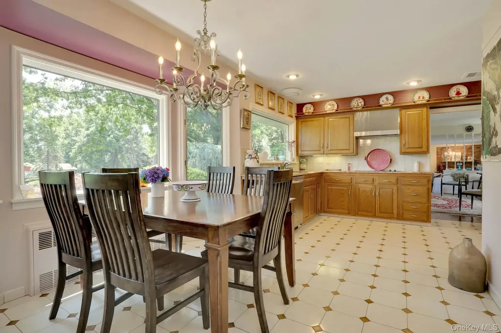 24 Rolling Hill Road Old Westbury NY 11568
