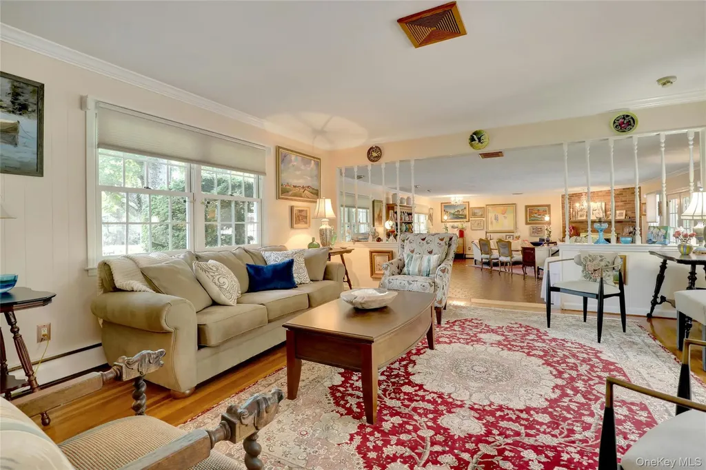 24 Rolling Hill Road Old Westbury NY 11568