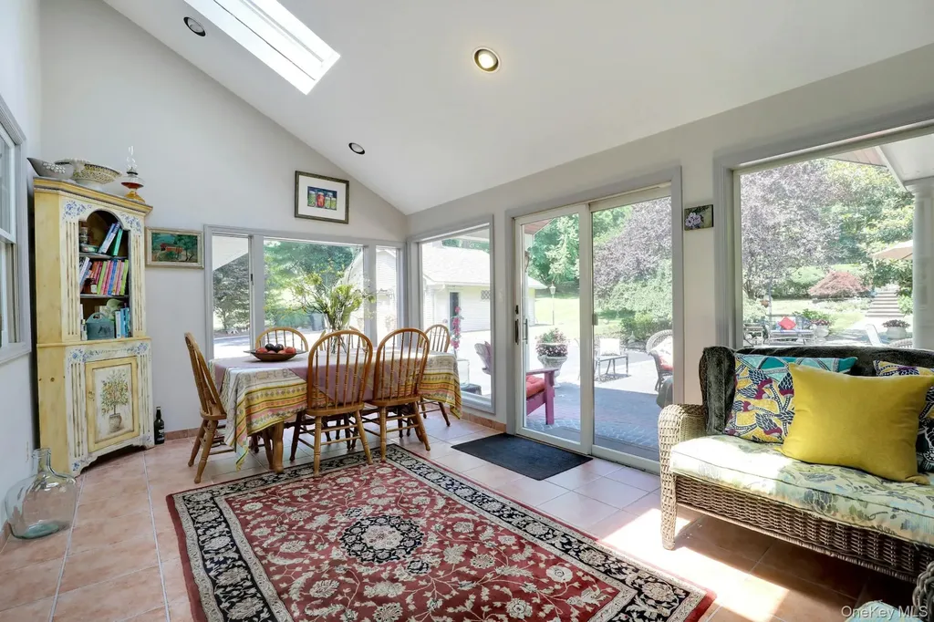 24 Rolling Hill Road Old Westbury NY 11568
