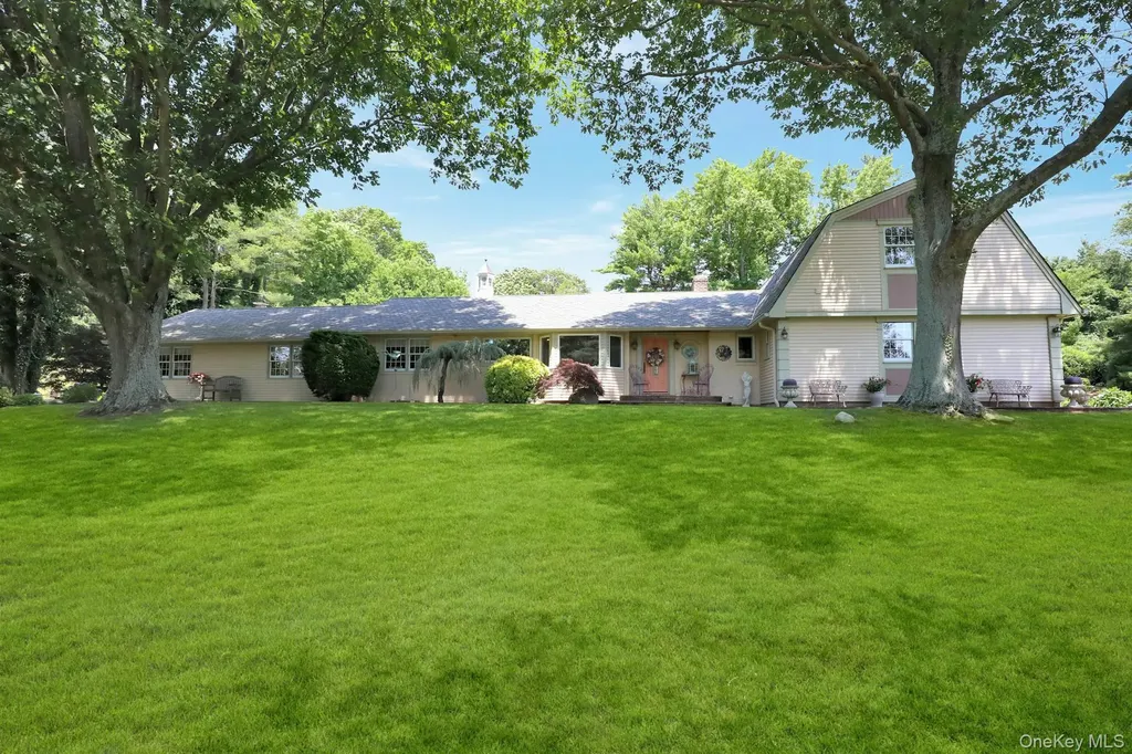 24 Rolling Hill Road Old Westbury NY 11568