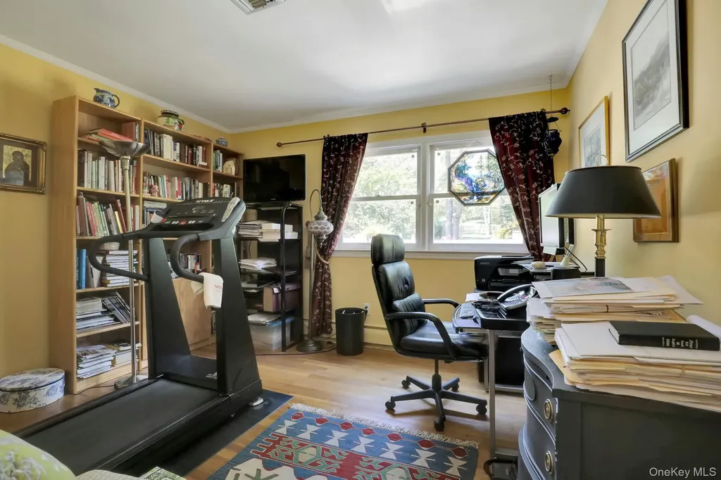 24 Rolling Hill Road Old Westbury NY 11568
