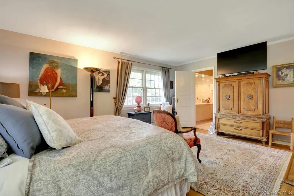 24 Rolling Hill Road Old Westbury NY 11568
