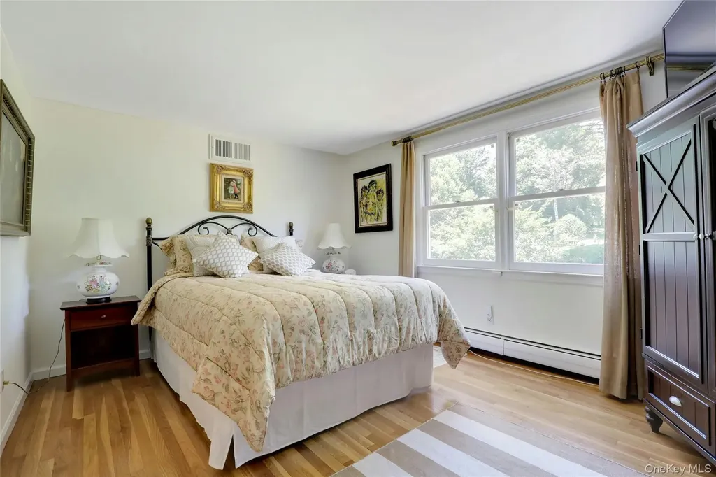 24 Rolling Hill Road Old Westbury NY 11568