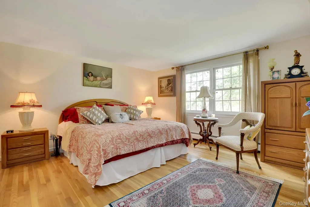 24 Rolling Hill Road Old Westbury NY 11568