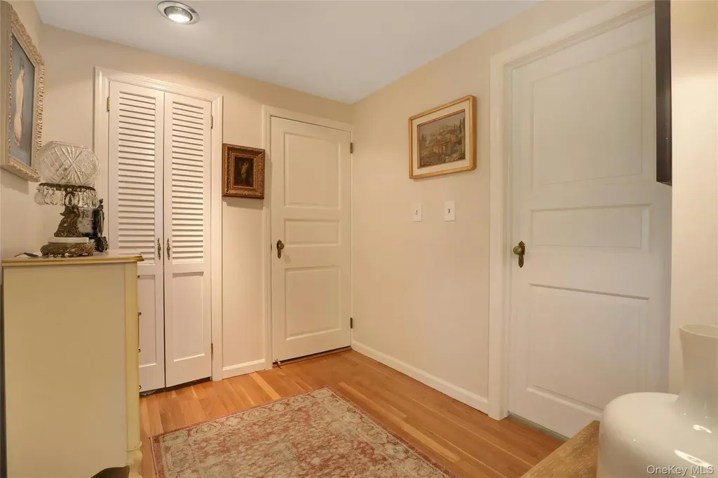 24 Rolling Hill Road Old Westbury NY 11568