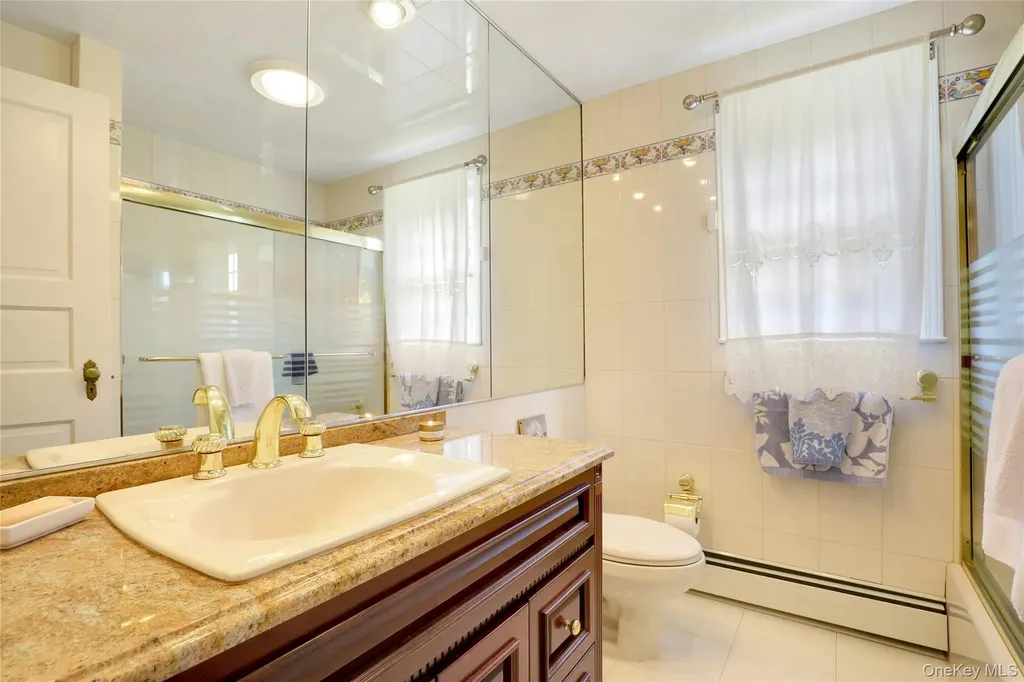 24 Rolling Hill Road Old Westbury NY 11568