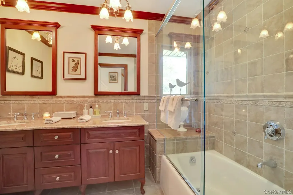 24 Rolling Hill Road Old Westbury NY 11568