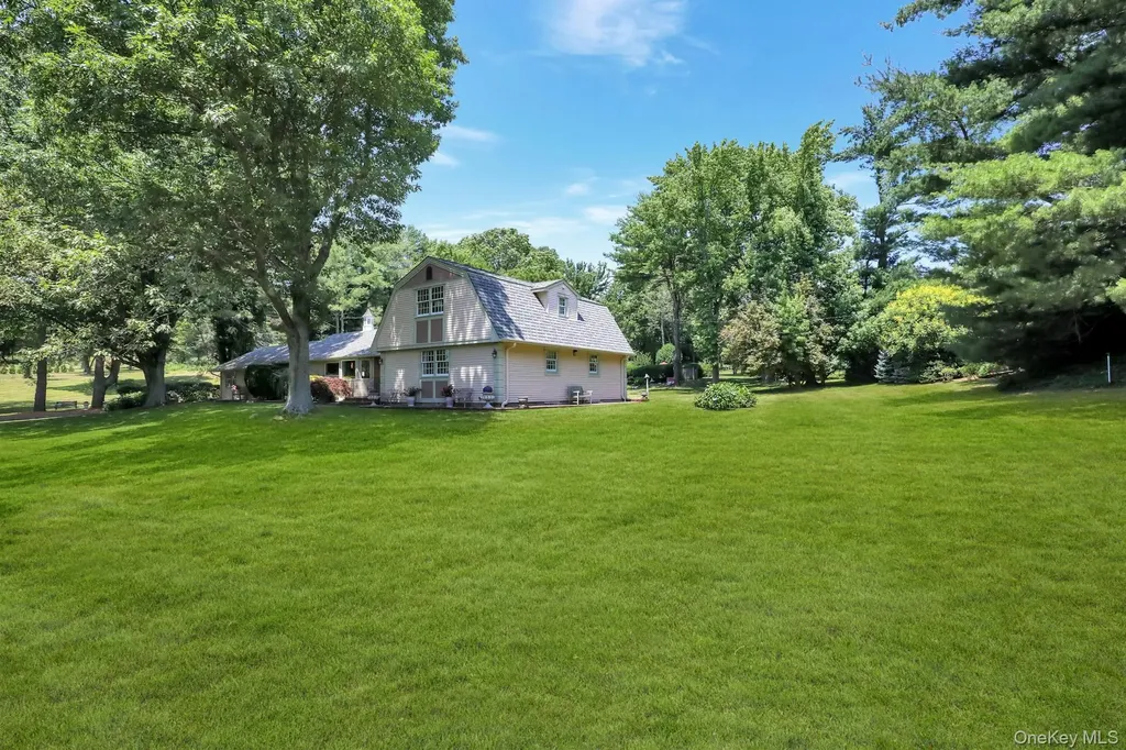 24 Rolling Hill Road Old Westbury NY 11568