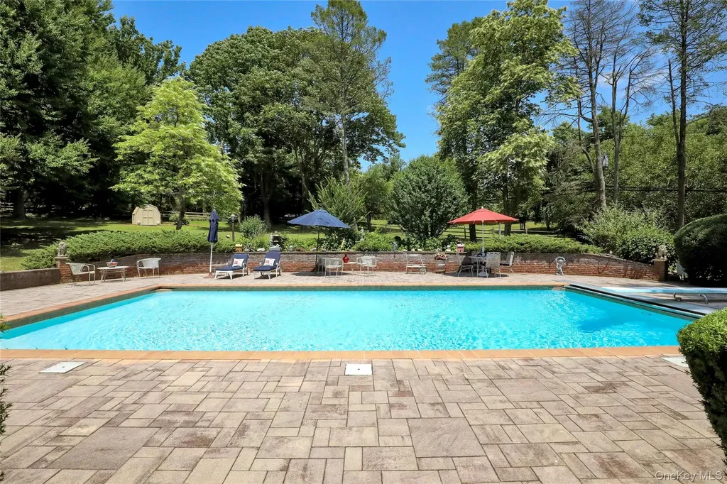 24 Rolling Hill Road Old Westbury NY 11568