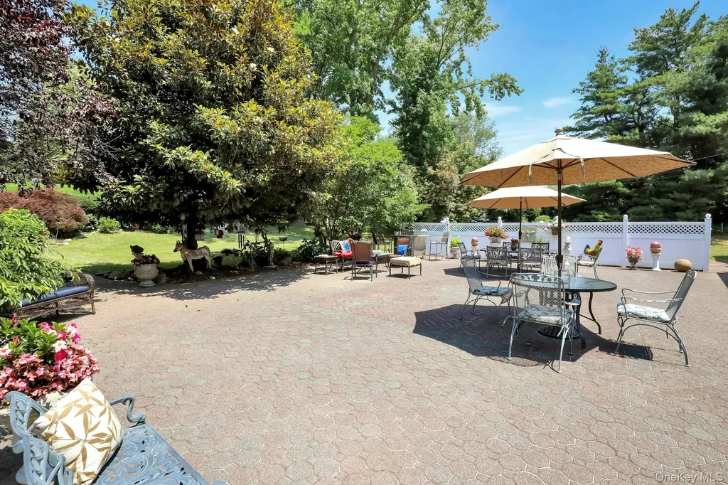 24 Rolling Hill Road Old Westbury NY 11568