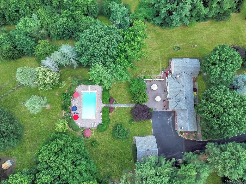 24 Rolling Hill Road Old Westbury NY 11568