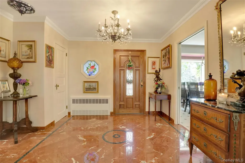 24 Rolling Hill Road Old Westbury NY 11568