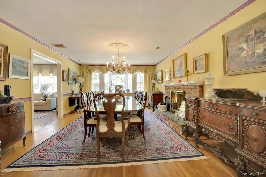24 Rolling Hill Road Old Westbury NY 11568