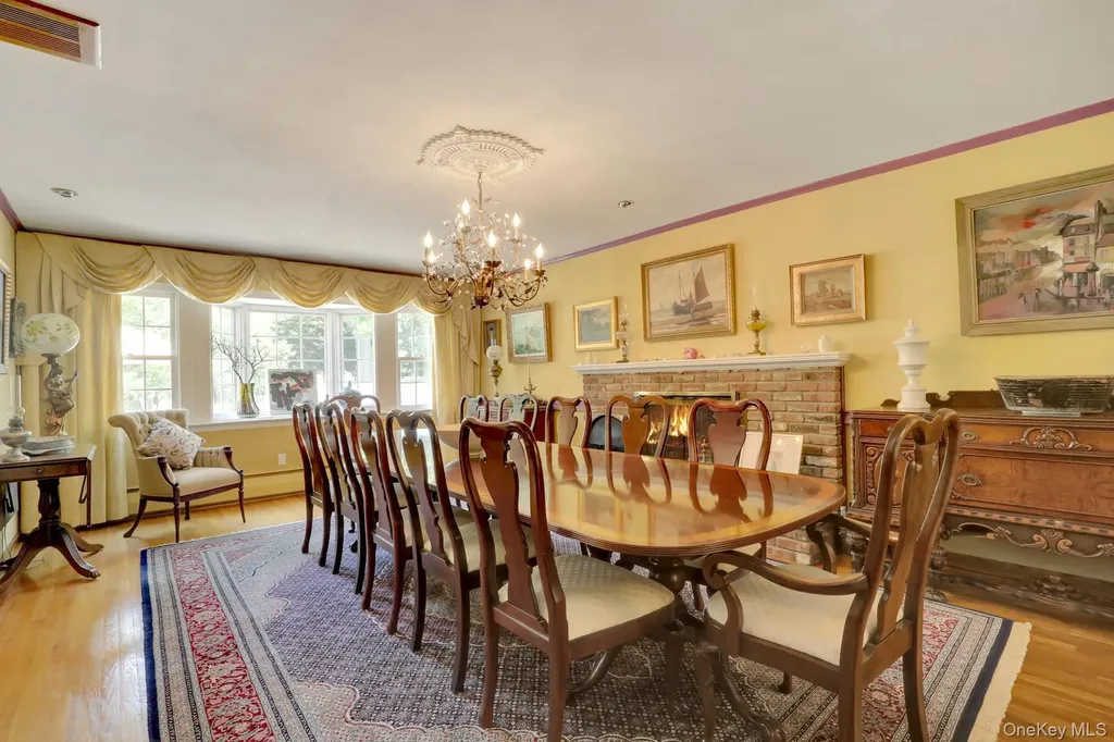 24 Rolling Hill Road Old Westbury NY 11568