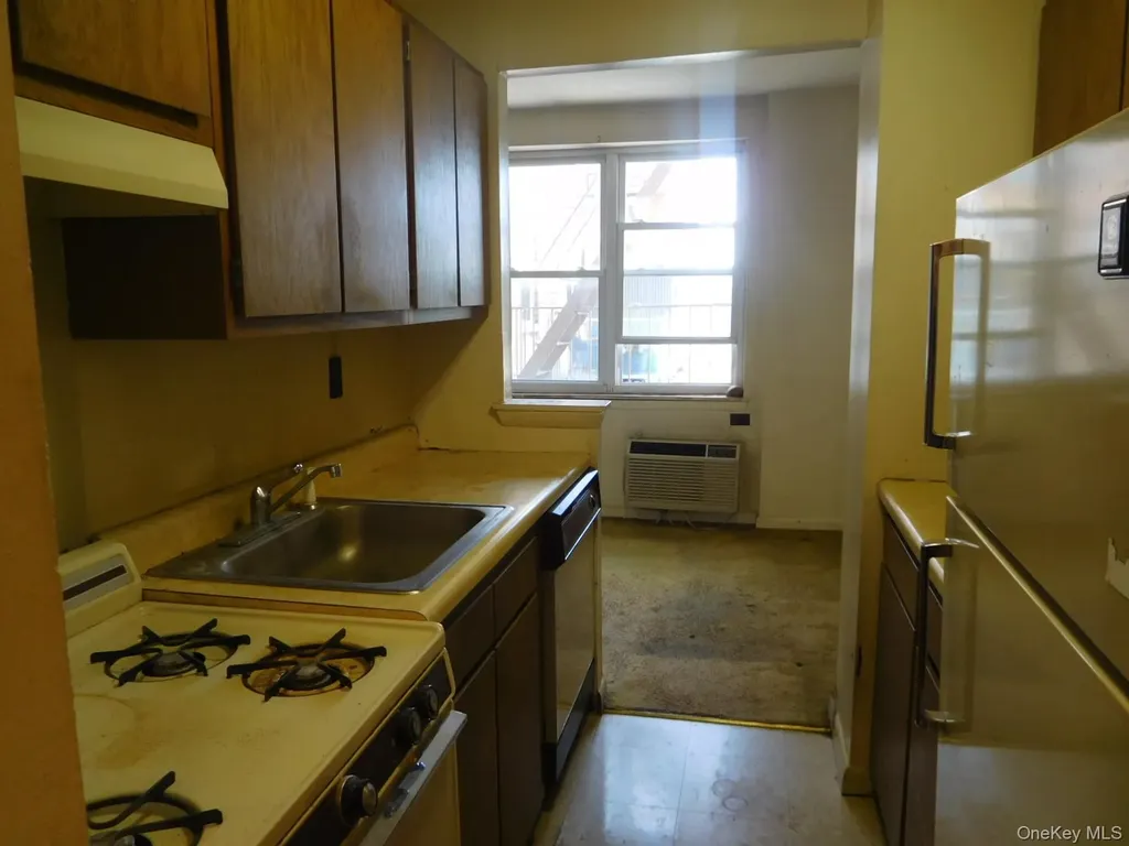 377 N Broadway Yonkers NY 10701