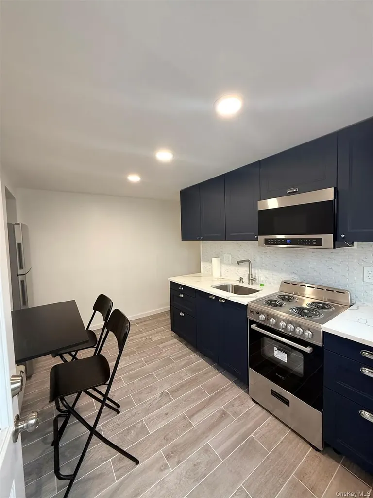 193 E John Street Lindenhurst NY 11757