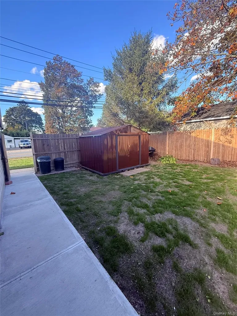 193 E John Street Lindenhurst NY 11757