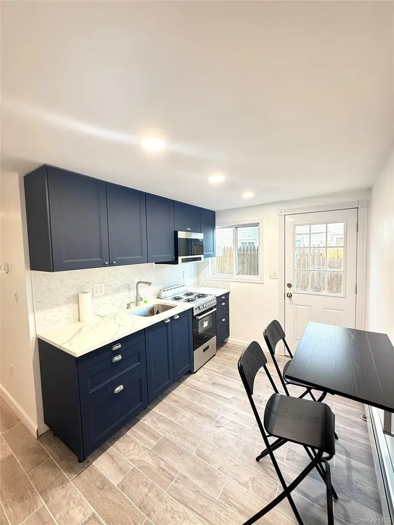 193 E John Street Lindenhurst NY 11757