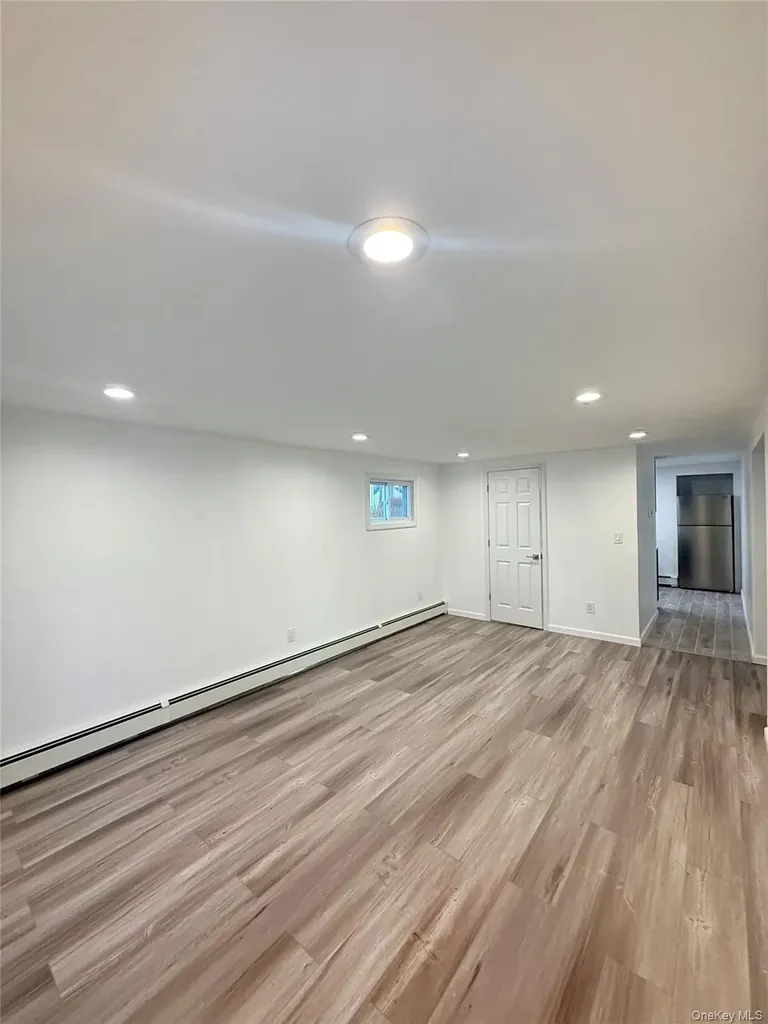 193 E John Street Lindenhurst NY 11757