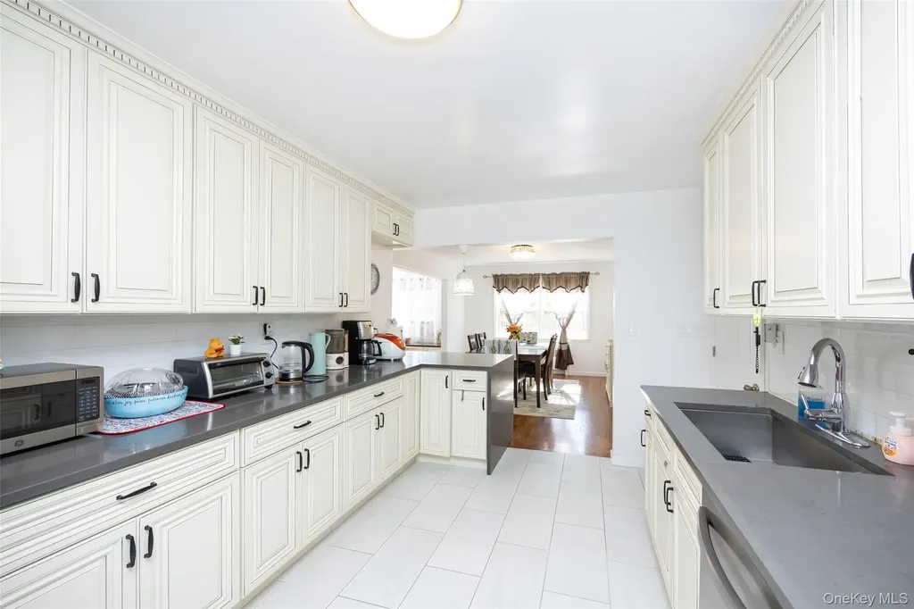 14 Cedar Street Greenvale NY 11548