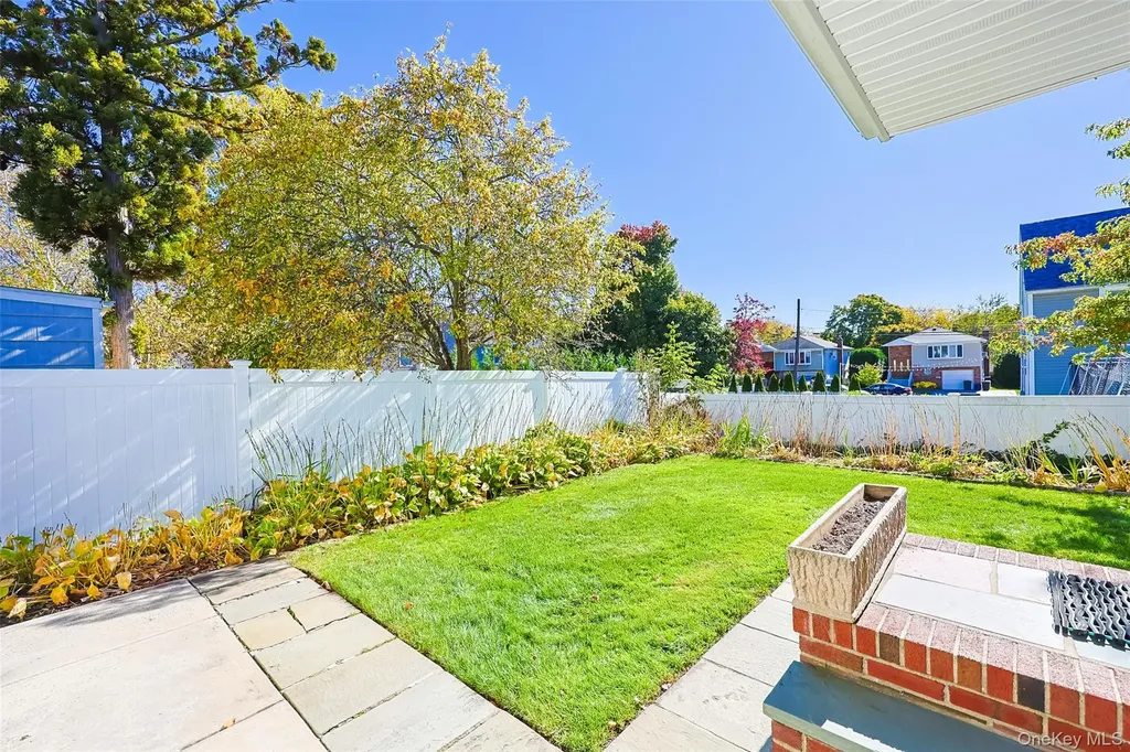 14 Cedar Street Greenvale NY 11548