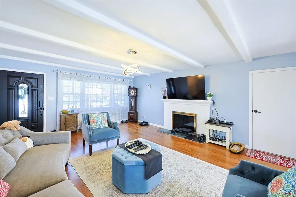 14 Cedar Street Greenvale NY 11548