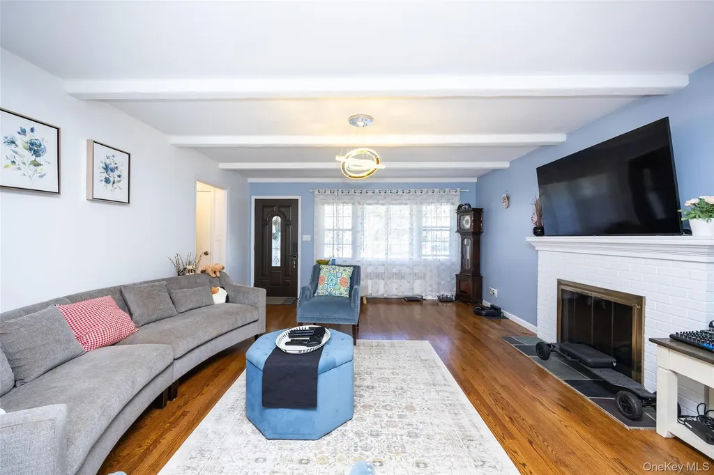 14 Cedar Street Greenvale NY 11548