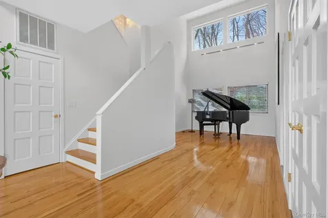 96 Cherry Hill Court Briarcliff Manor NY 10510