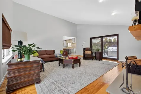 96 Cherry Hill Court Briarcliff Manor NY 10510