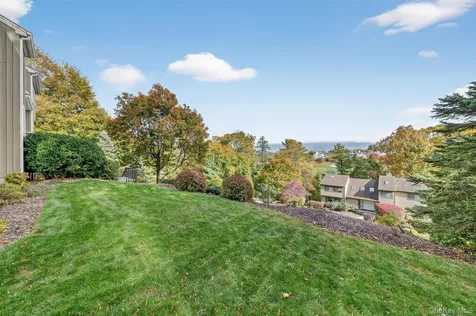 96 Cherry Hill Court Briarcliff Manor NY 10510