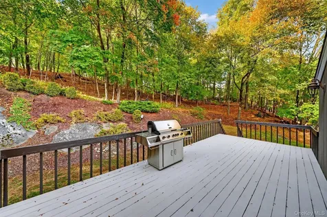 96 Cherry Hill Court Briarcliff Manor NY 10510