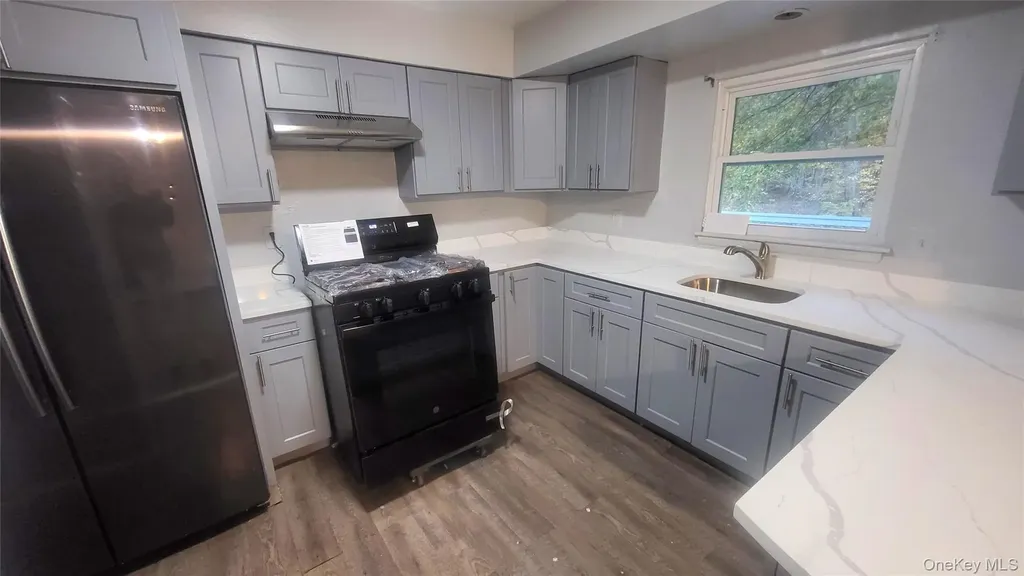 11 Pleasant Lane Poughkeepsie NY 12603