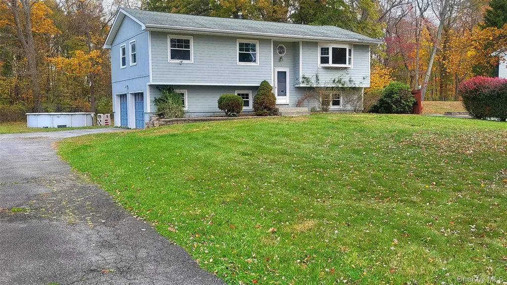 11 Pleasant Lane Poughkeepsie NY 12603