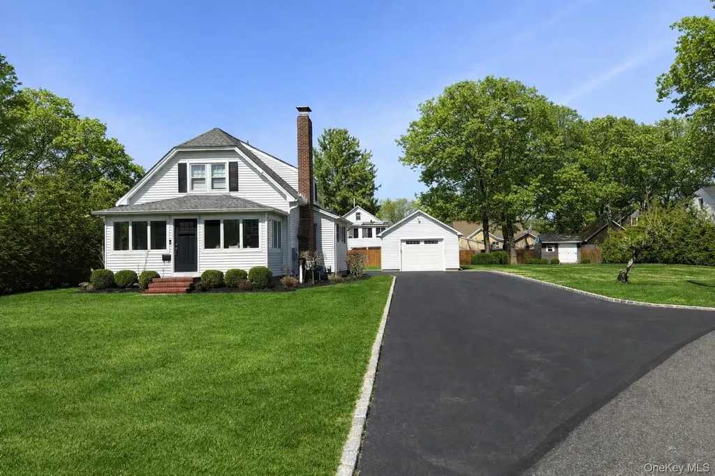 24 Pegs Lane Riverhead NY 11901