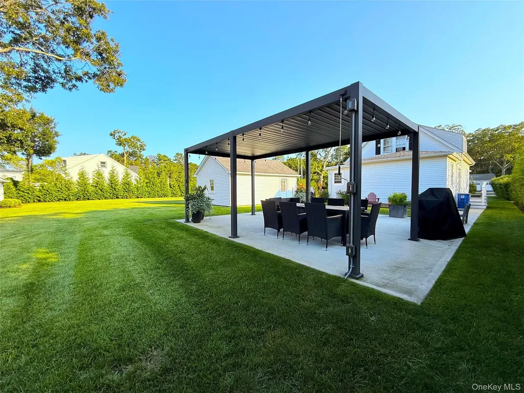 24 Pegs Lane Riverhead NY 11901