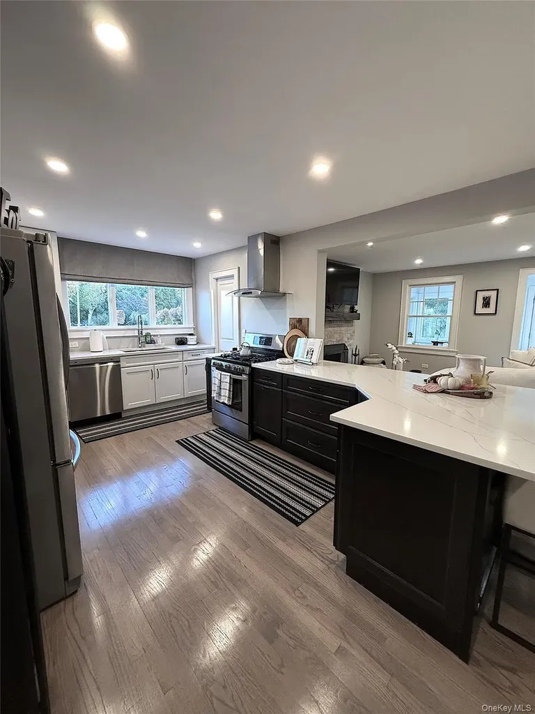 24 Pegs Lane Riverhead NY 11901