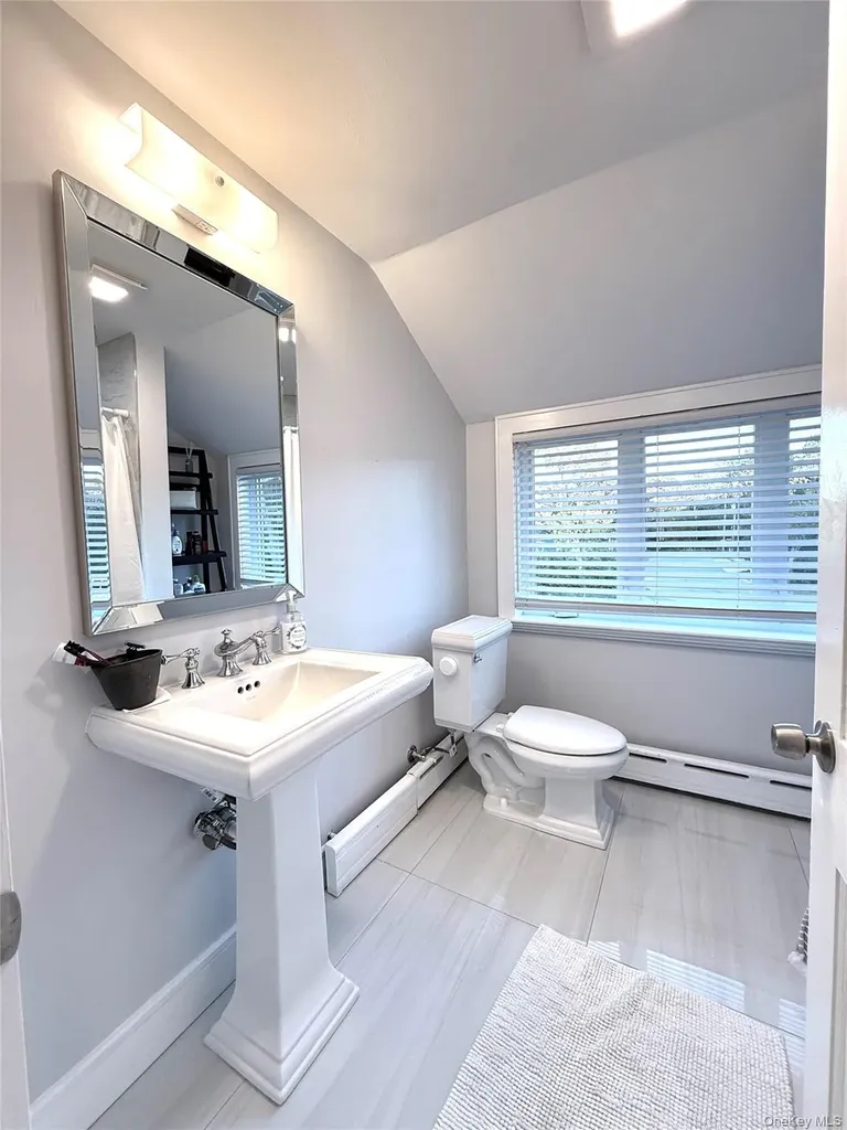 24 Pegs Lane Riverhead NY 11901