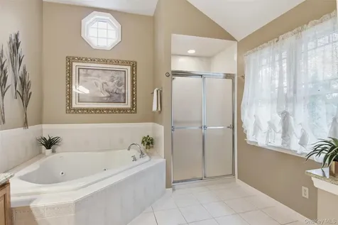 15 Arbor Court Bohemia NY 11716