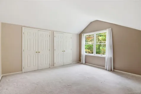 15 Arbor Court Bohemia NY 11716