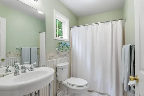 15 Arbor Court Bohemia NY 11716