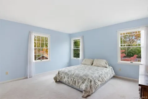 15 Arbor Court Bohemia NY 11716