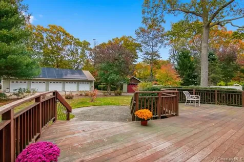 15 Arbor Court Bohemia NY 11716