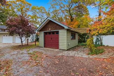 15 Arbor Court Bohemia NY 11716